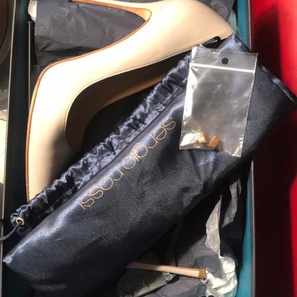 Heels - Picture 4 of 5